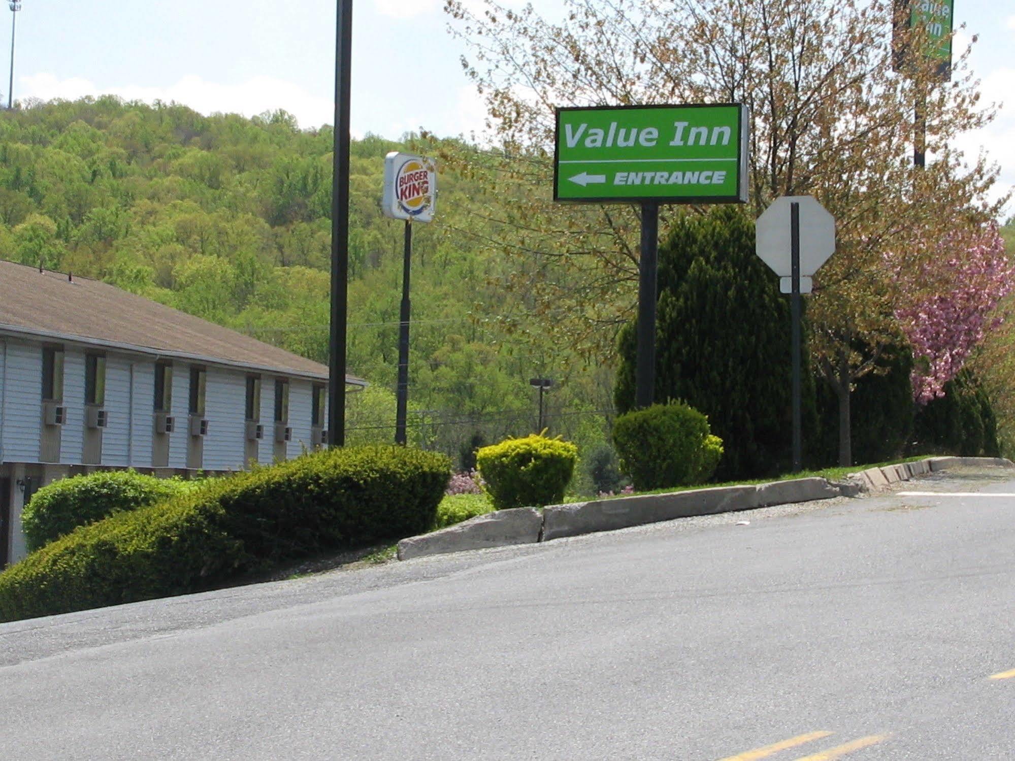 Value Inn Harrisburg-York Valley Green Exterior photo